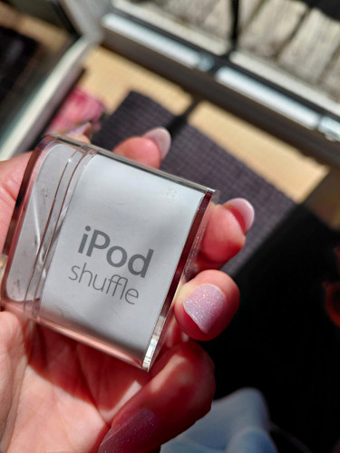 Apple ipod shuffle 2gb 4 - shuffle,